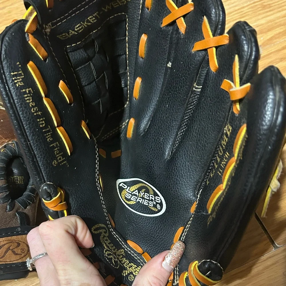Rawlings youth players series black leather left hand glove - Picture 2 of 2